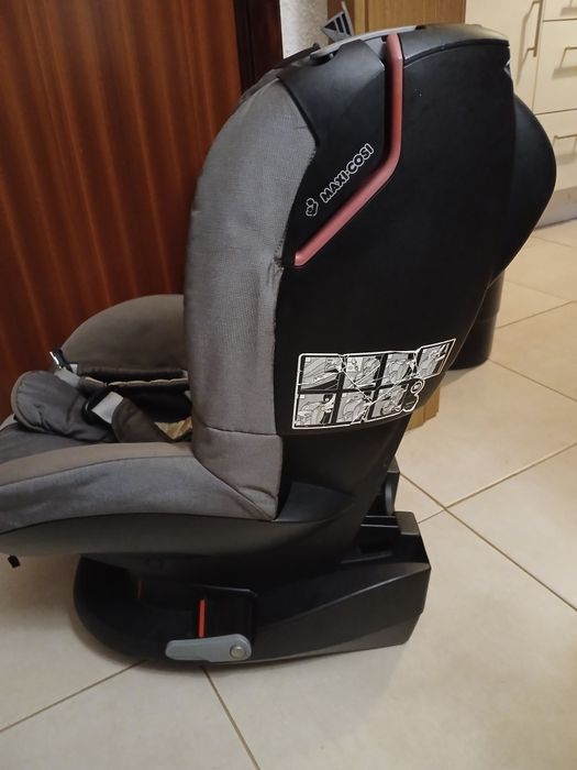 Duas cadeiras auto para destralhar uma delas com Isofix