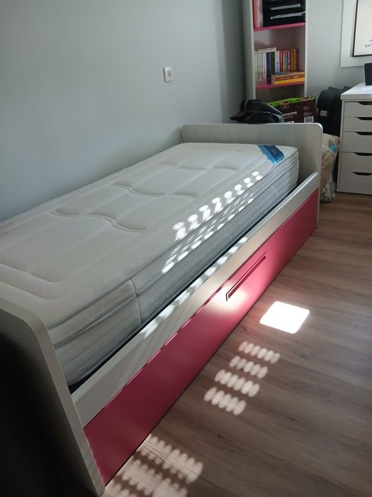 Vendo cama de solteiro com gaveta+ colchão