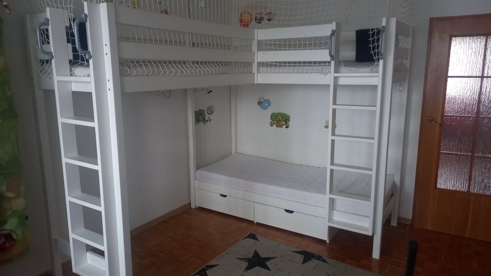 Łóżko piętrowe trzyosobowe