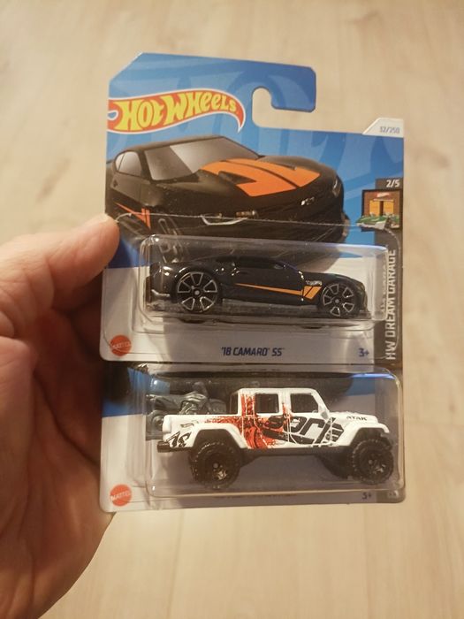 Zestaw 2x hot wheels rezerwacja