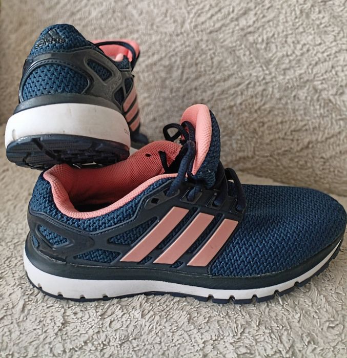 Sprzedam buty Adidas cloudfoam rozm39.