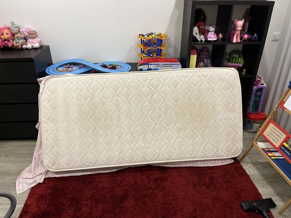 Cama solteiro Branca
