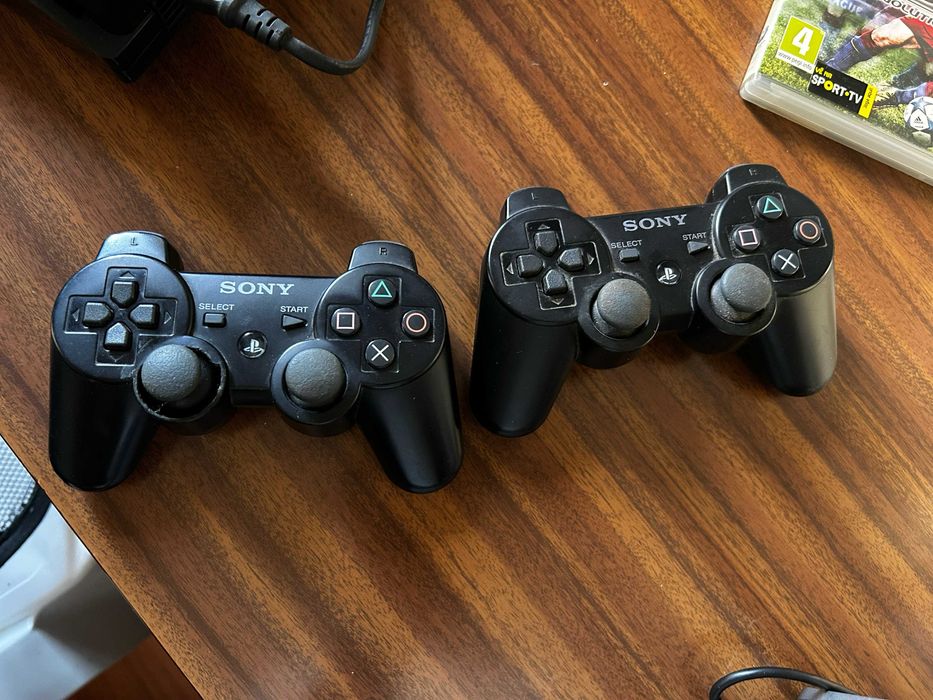 PlayStation 3 Slim 120 GB + 2 comandos originais Sony + jogo PES 2011