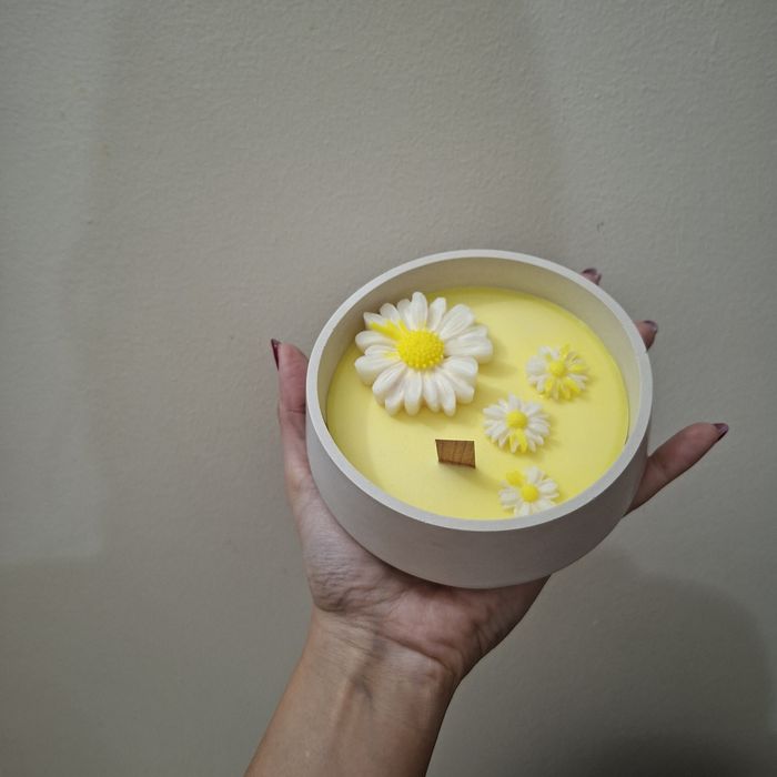 Peças em gesso e velas com cera de soja aromáticas