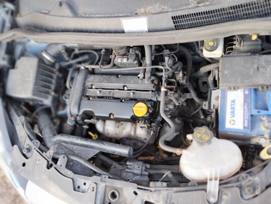 Corsa D na części uszkodzony