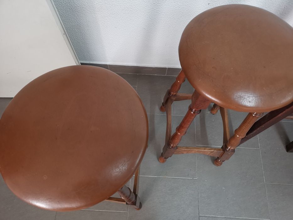 3 Bancos altos Pele/mogno