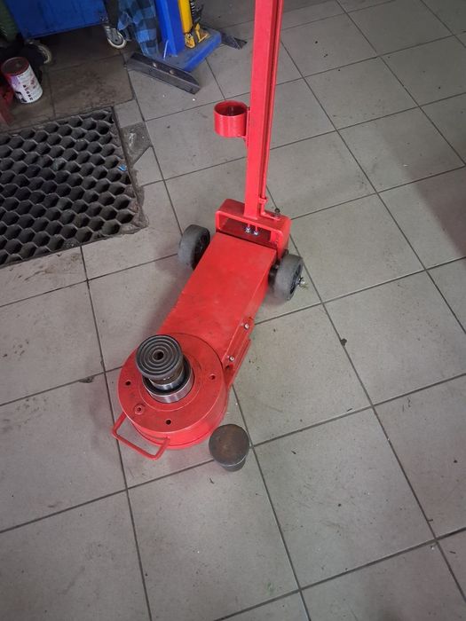 Podnośnik pneumatyczno hydrauliczny 50t