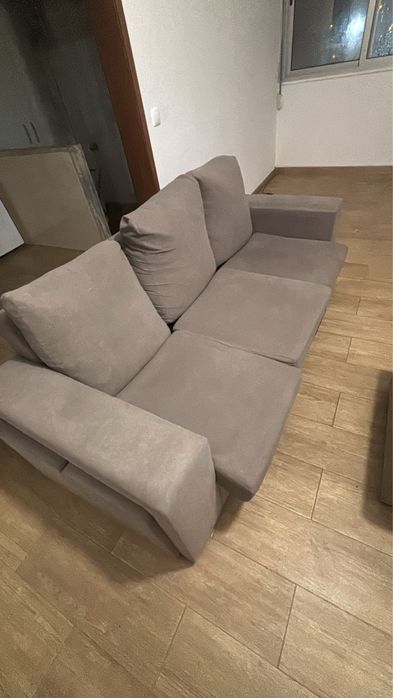 Sofá com chaise longo cinzento