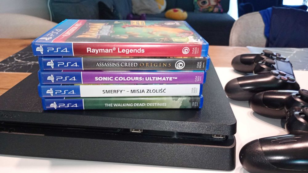 Konsola PS4 Slim 500gb dwa pady+ 5 gier. Okazja.