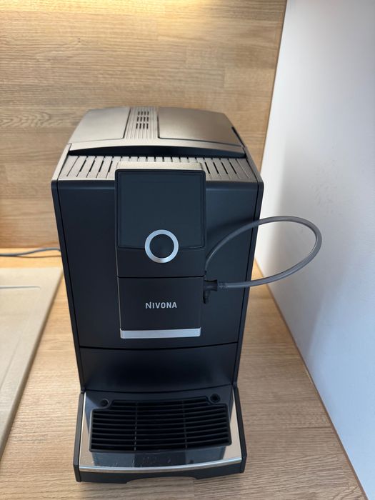 Ekspres Nivona CafeRomatica 790 - pojemnik na mleko w zestawie