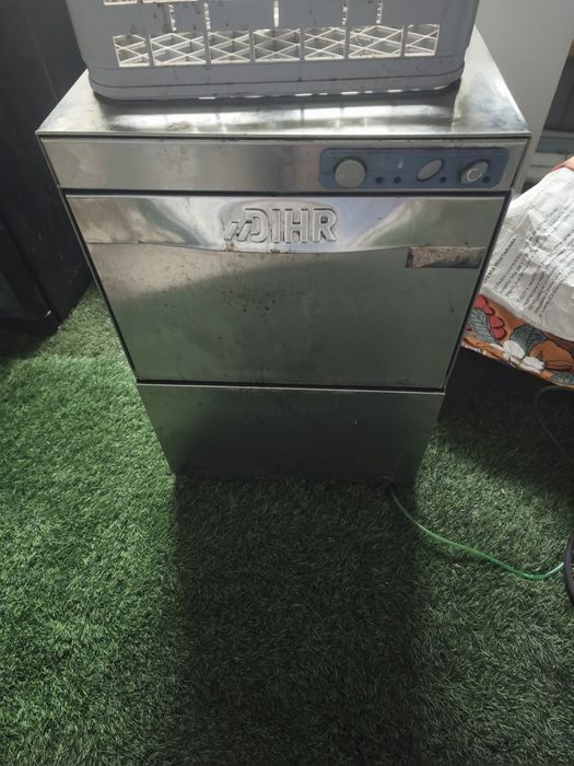 Máquina de lavar copos DIHR, modelo GS 35 (ano 2020).