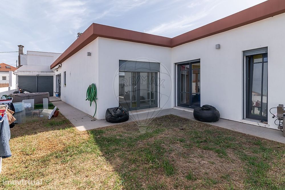 Moradia Térrea isolada T3 com jardim em Sesimbra