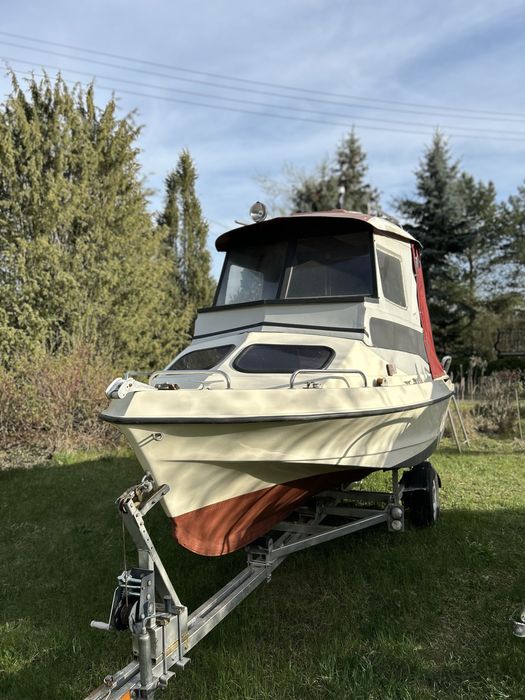 Motorówka wędkarstko-turystyczna