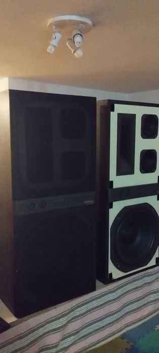 Colunas de som bom estado