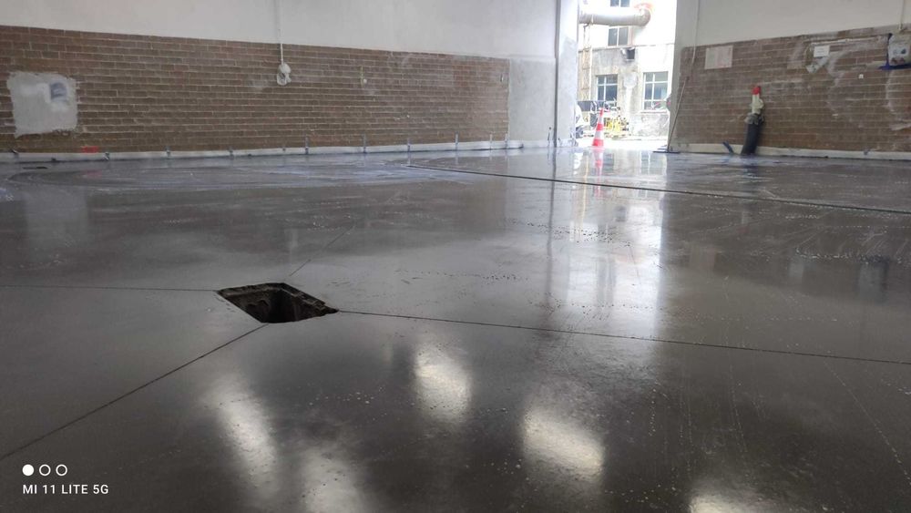 Posadzki żywiczne beton zacierany na gładko posadzki przemysłowe DST wylewki betonowe hale magazyny garaże podjazdy cała Polska