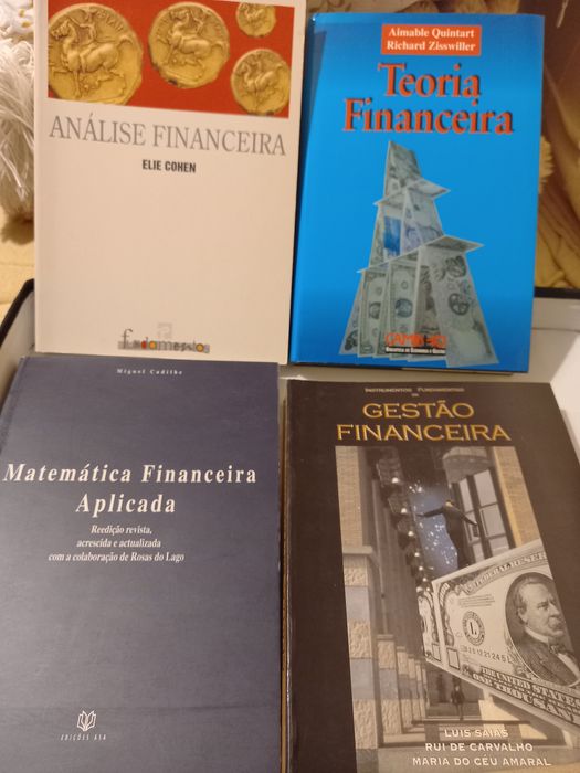 Manuais universitários - Economia e Gestão