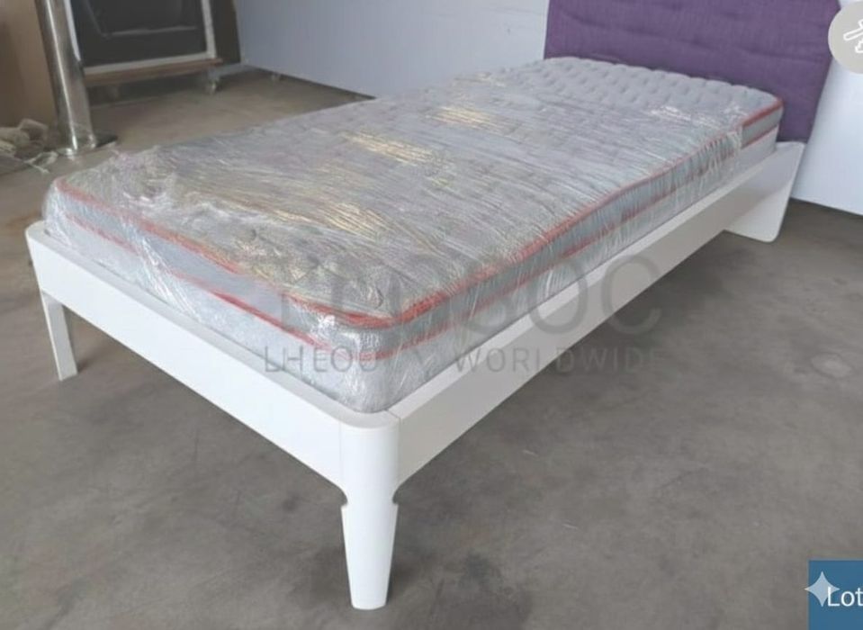 Cama solteiro com colchão novo