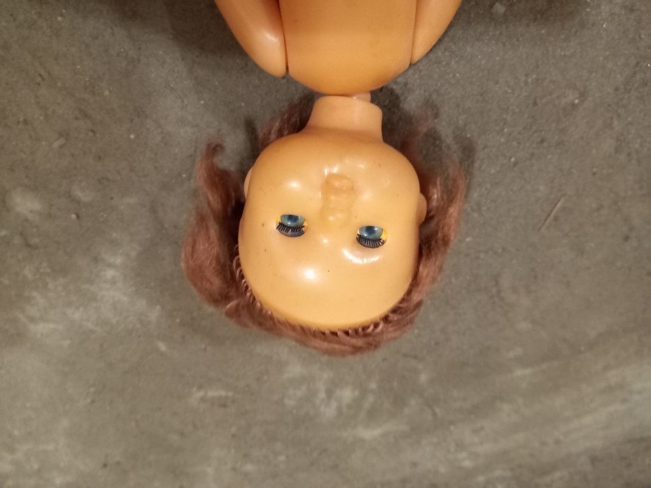 Кукла старая на резинках