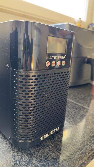 UPS Salicru SLC-700 Twin Pro2 com AVR