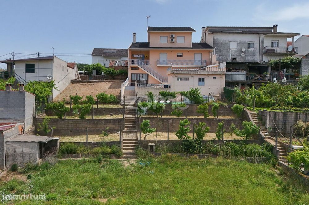 Moradia T5+1 com Garagem e Terreno nas Secarias- Arganil