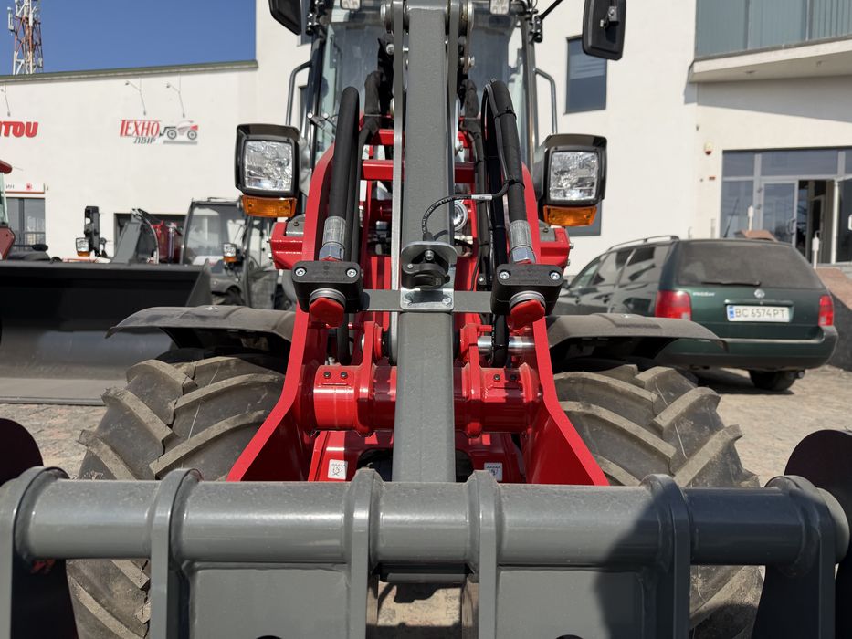 Компактний фронтальний навантажувач Weidemann Hoftrac 1280