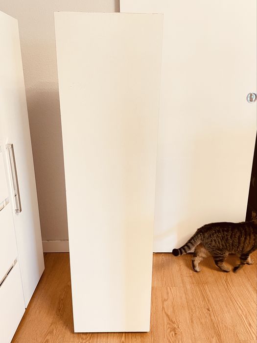 Móvel multiuso para casa de banho ou dispensa.