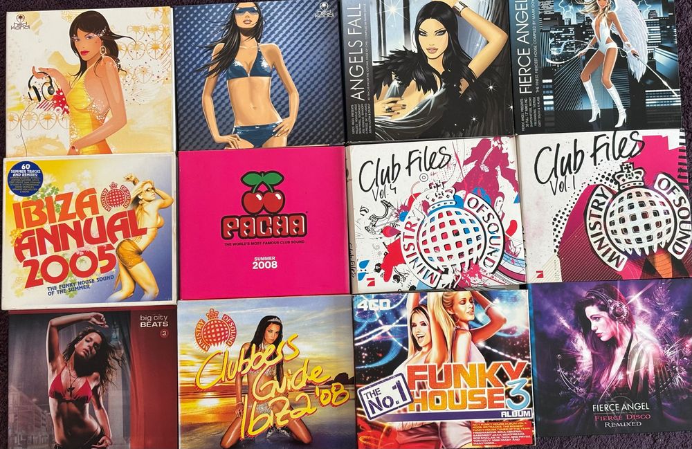 Vendo CDs antigos por um preço muito baixo