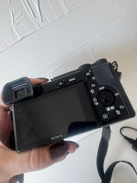 Câmara digital Sony Alpha ILCE-6100La K com Lente Zoom 16-50mm