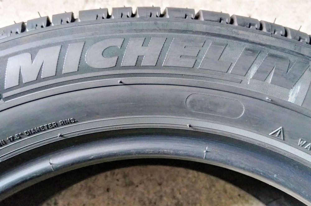 Шини літні R17C 235/60 Michelin Agilis
