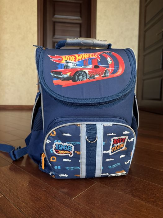 Kite Hot Wheels каркасний рюкзак для хлопчика