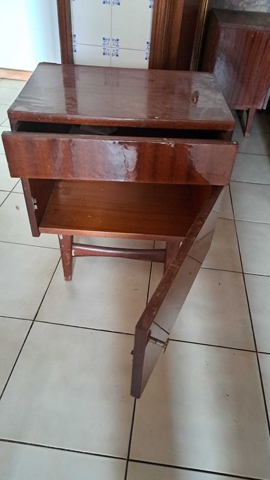 Mesinha de cabeceira