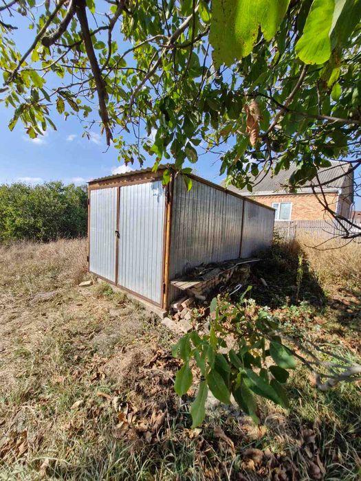 Продам будинок /32 сотки землі/ в Корсунь-Шевченківському