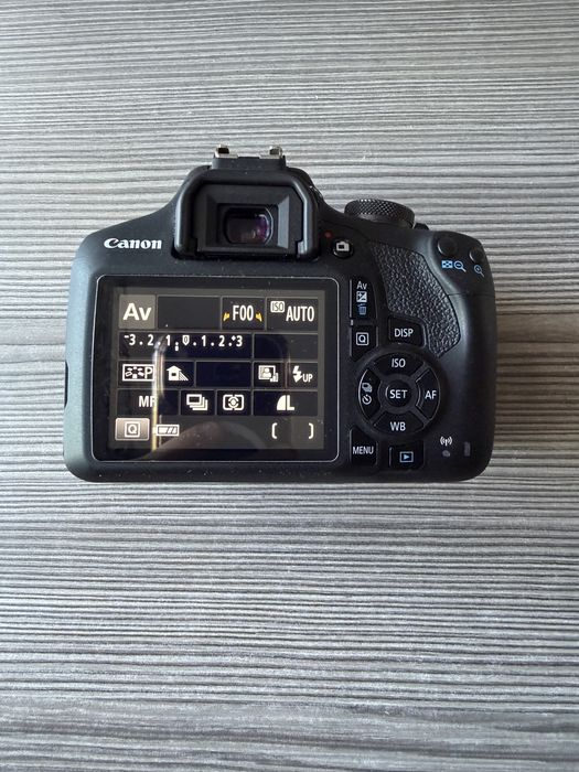 Canon EOS 2000D + EF 18-55 IS II