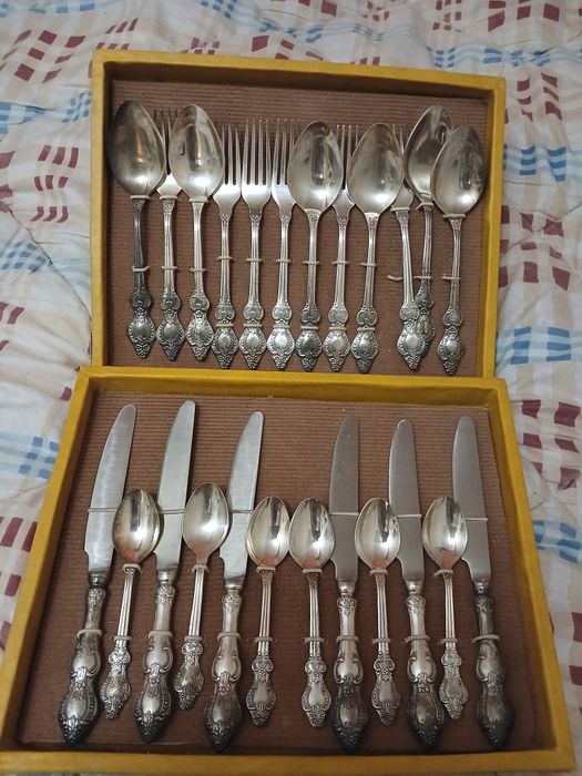 Продам столове срібло