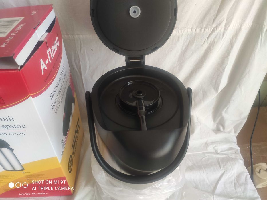 Термос помповый на 4 л, новый, термос-кружка на 350мл, новая.