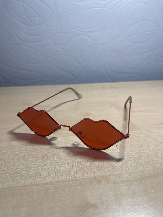 Красные очки-губы