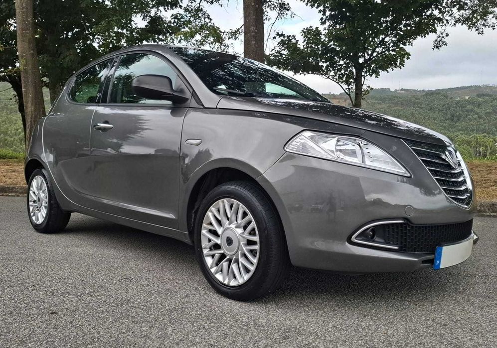 Lancia Ypsilon 1.2 S&S Gold Garantia Incluída