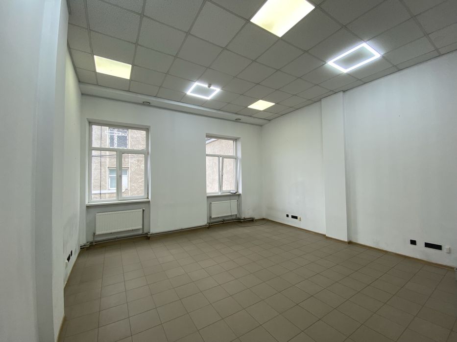 Продаж комерційної нерухомості 1535 м2 в Чернівцях р-он Майдану