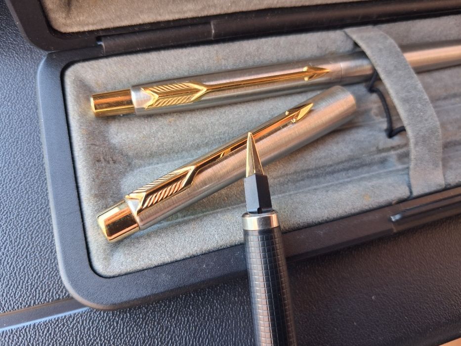 Canetas Parker Classic aço e ouro