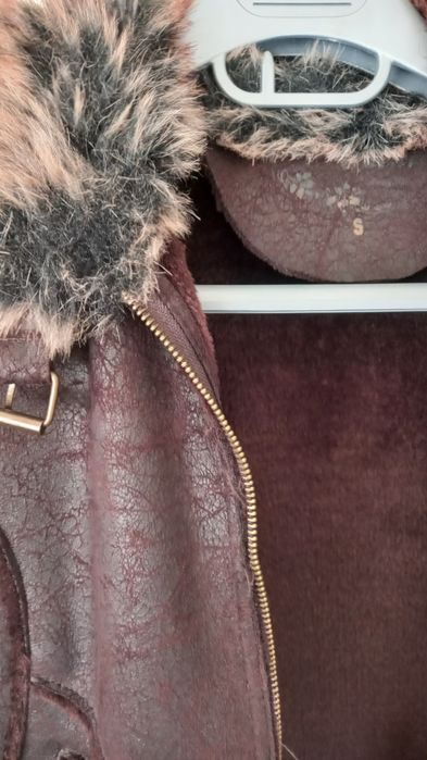 Casaco de camurça castanho