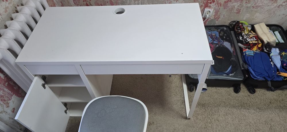 Biurko ikea plus fotel