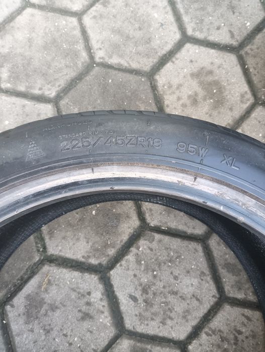 Vendo 2 Pneus (Par) com as seguintes medidas:

NANKANG
225 / 45 ZR18 9
