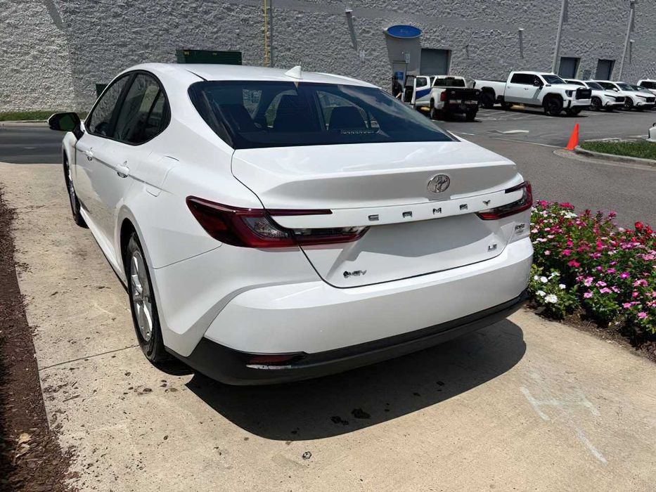 Toyota Camry      2025