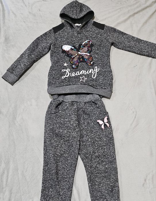 Спортивний костюм на дівчинку 11-12 років