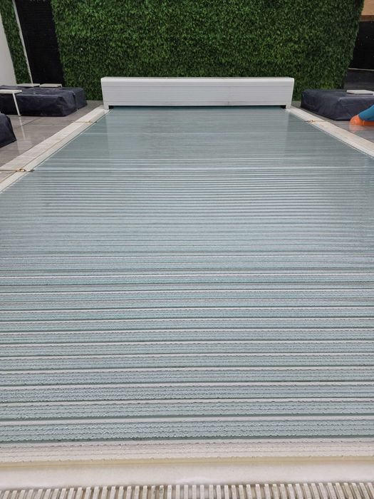 Cobertura piscina 8x4m em Lâminas de policarbonato com caixa e motor