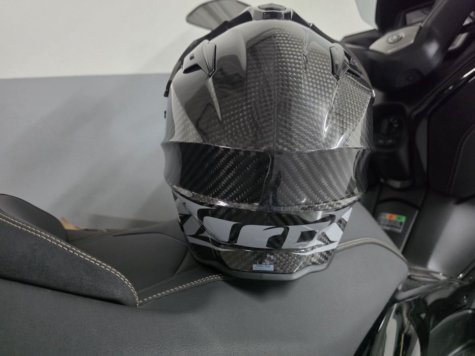 Capacete Airoh Commander 2 Carbon