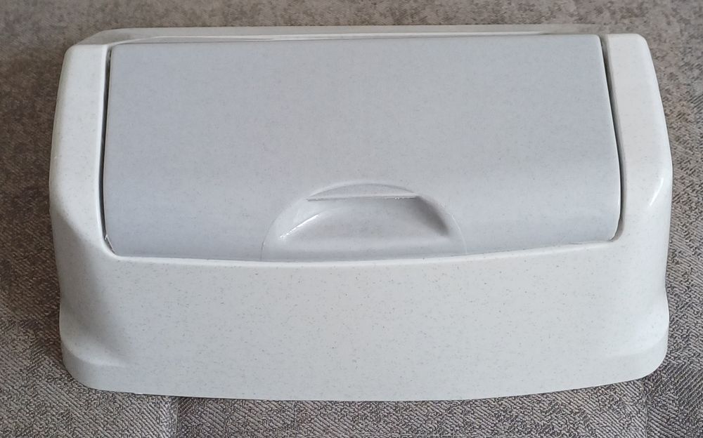 Pokrywa uchylna do pojemnika plastikowego 30 l. dł. 32,5cm biało-szara