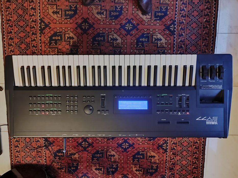 Yamaha SY77 em excelente estado