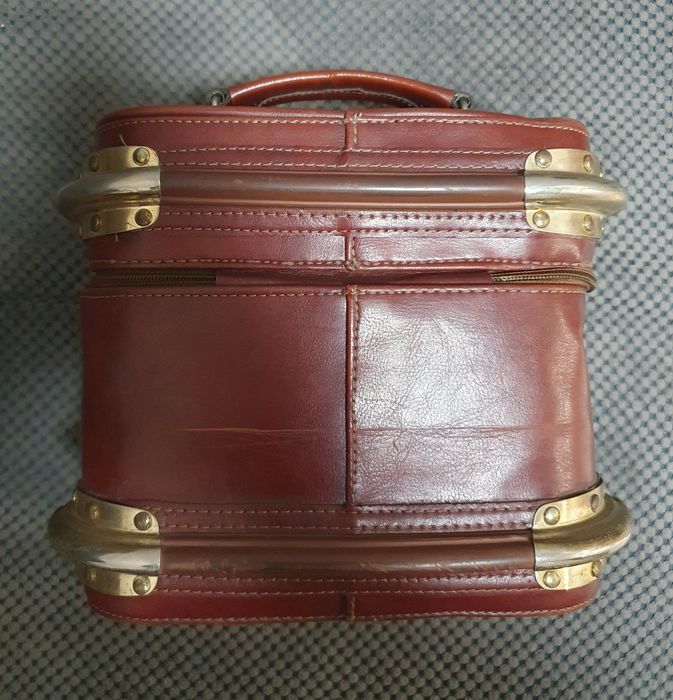 Винтажный дорожный бьюти-кейс, трейн-кейс, несессер "PERFECT LEATHER".