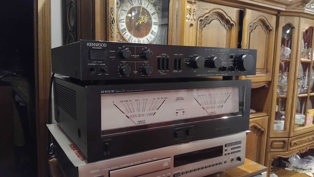 Підсилювачі два болока Uher La1200 i Kenwood C-2 .